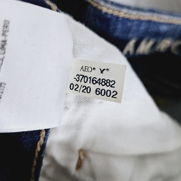 AMERICAN EAGLE | Hi-Rise shortie high waist distressed frayed denim jean shorts - Picture 6 of 6